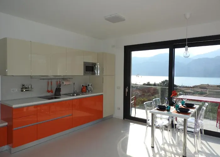 Blue Sky Garda - Sunset 말세진느