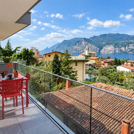 Blue Sky Garda - Sunset Apartman *